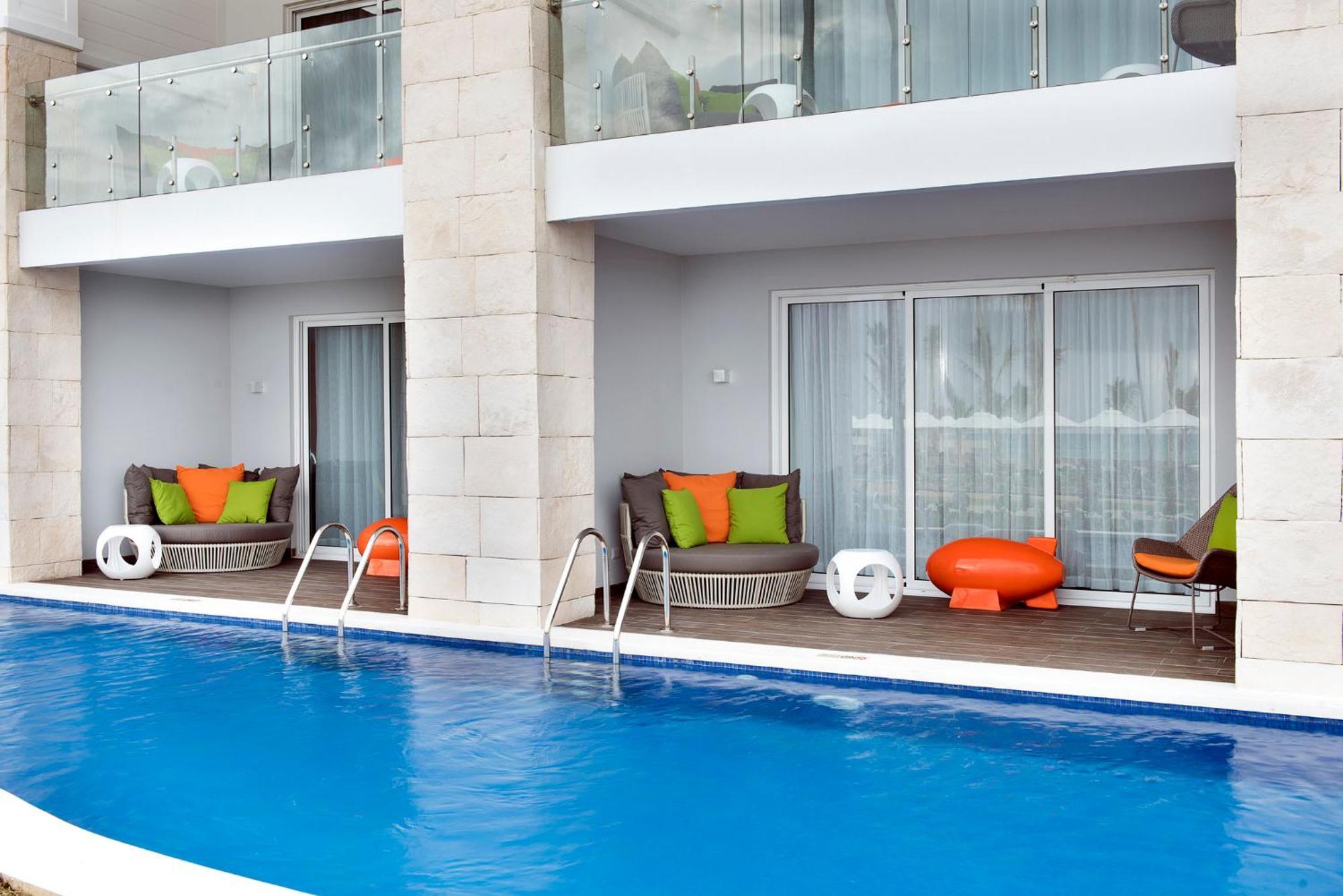 Nest Swim-Up Suite,891471265:JPEG